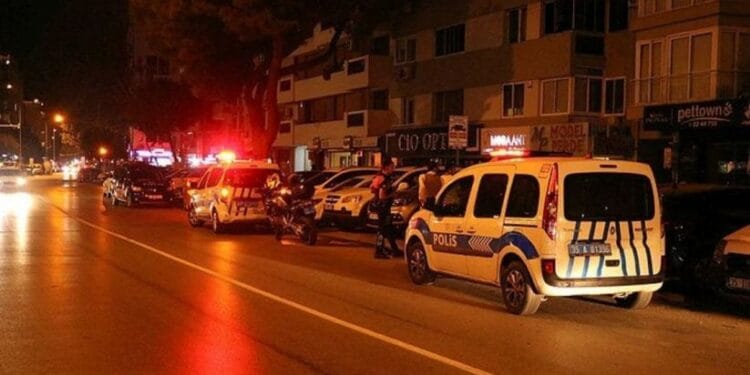 İzmir’de polis bir kadını katletti