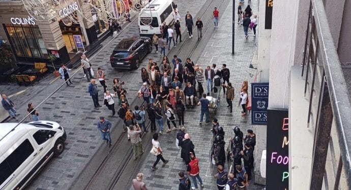 Cumartesi Anneleri'nin eylemine polis engeli