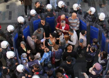 Cumartesi Anneleri Galatasaray Meydanı'nda gözaltına alındı