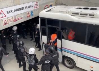 İnşaat işçilerinin dün gözaltına alınma anı