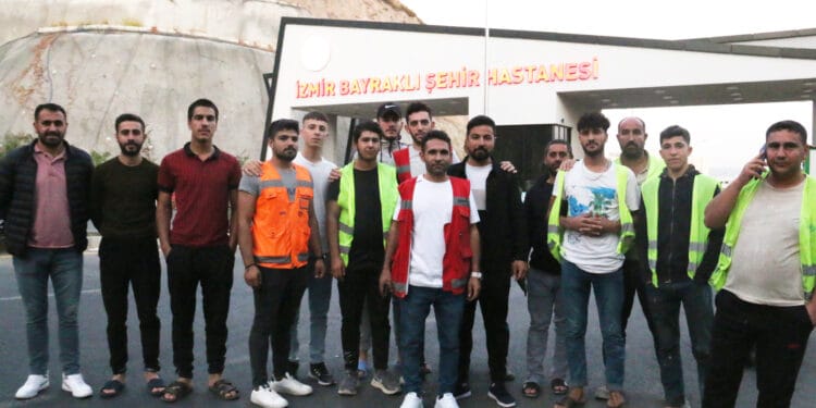 Bayraklı Şehir Hastanesi inşaatında 3 aydır maaş alamayan işçiler eylemde