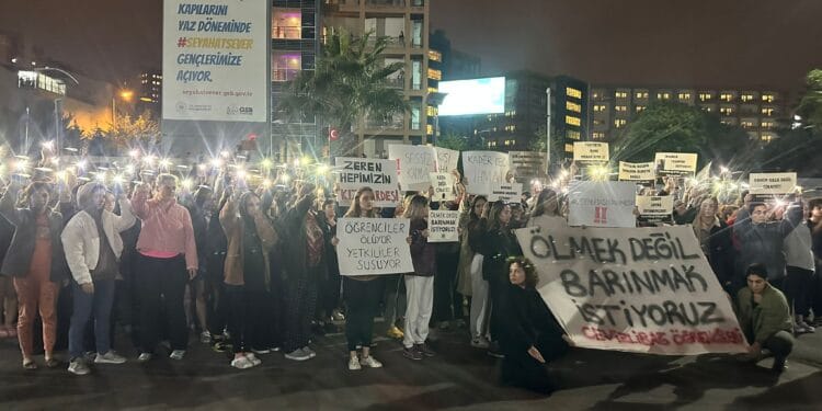 21 ilde öğrenciler Zeren için ayakta