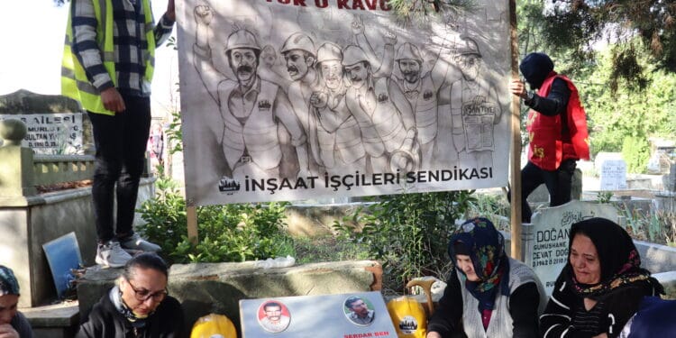 Serdar Ben ve Fatma Esen mezarı başında anıldı. Fotoğraf: Hayri Tunç