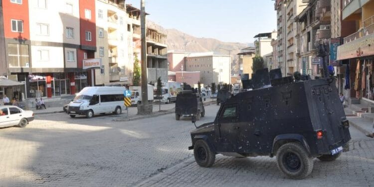 Şırnak'ta zırhlı aracın çarptığı motokurye hastaneye kaldırıldı