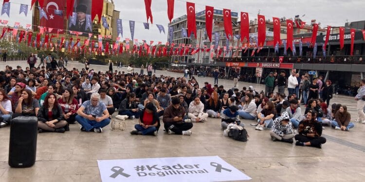 Aydın'da üniversiteliler eyleme geçti