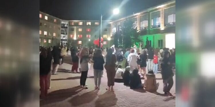 KYK yurdunda asansör protestosu