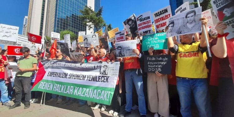 İsrail Konsolosluğu önünde eylem: "Emperyalistler, İş Birlikçiler Orta Doğu’dan defolun"
