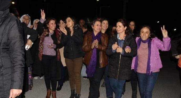 Şırnak'ta gözaltına alınan 3 gazeteci ve 18 kadın serbest bırakıldı