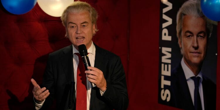 Hollanda'da genel seçimlerini sağcı Wilders'ın partisi kazandı