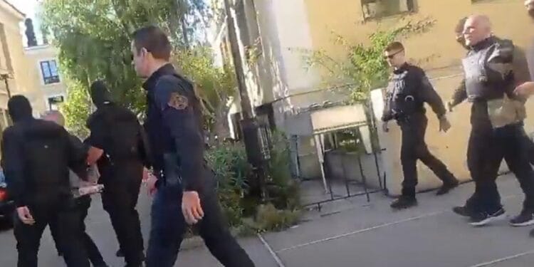 Yunanistan'da Halk Cepheli Hüseyin Kılıç ve Şadi Naci Özpolat tutuklandı