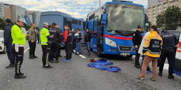İstanbul'da hapishane nakil aracının çarptığı kadın hayatını kaybetti