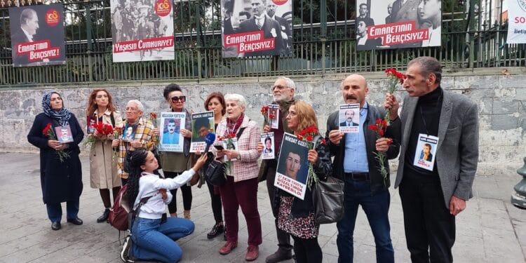 Cumartesi Anneleri Galatasaray Meydanı’nda basın açıklaması gerçekleştirdi