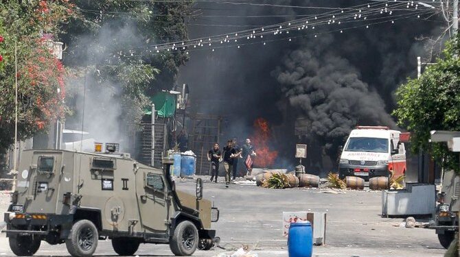 İsrail ordusu Batı Şeria'da mülteci kampı ve üç hastaneyi kuşattı