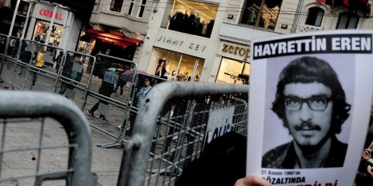 Cumartesi Anneleri Hayrettin Eren'in akıbetini sordu. Fotoğraf: Hayri Tunç