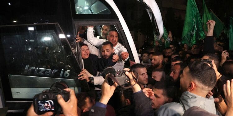 30 Filistinli kadın ve çocuk İsrail hapishanelerinden serbest bırakıldı