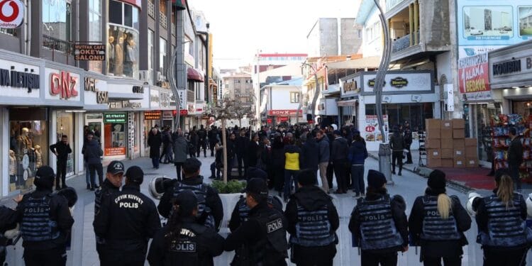 Gemlik Yürüyüşü'nün Van koluna polis saldırdı