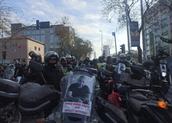 Yüzlerce motokurye katledilen meslektaşları Yunus Emre Göçer için adliye önünde toplandı