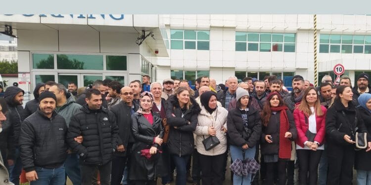 Corning Kablo işçileri