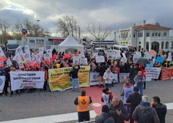 Taşeron işçiler eylemde: "Güvenceli ve kadrolu çalışmak istiyoruz"