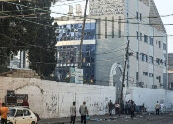 İsrail ordusunun kuşattığı El-Ehli Baptist Hastanesi hizmet dışı kaldı