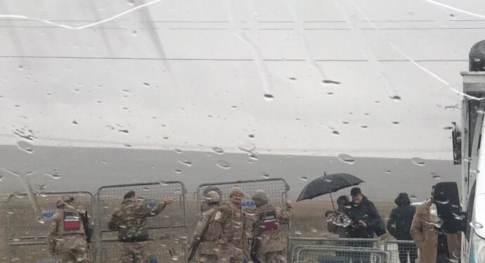 Paris'te katledilen Mir Perwer'i mezarı başında anmak isteyenler askerler tarafından engellendi