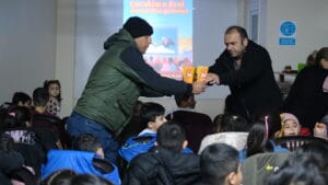 Şahintepe'de çocuklar film gösteriminde buluştu