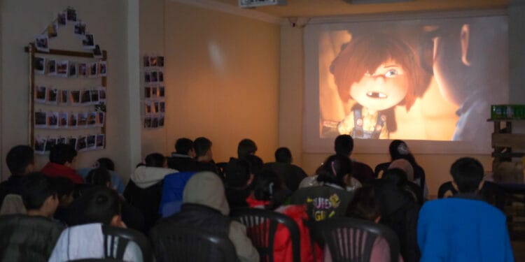 Şahintepe'de çocuklar film gösteriminde buluştu