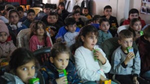 Şahintepe'de çocuklar film gösteriminde buluştu