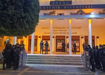 Adana Büyükşehir Belediyesi'ne "rüşvet" operasyonu