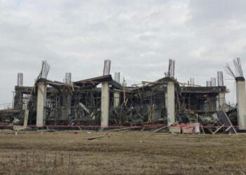 Bursa'da beton dökülen inşaatın çökmesi sonucu 6 işçi yaralandı