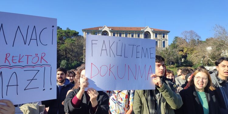 Boğaziçi Üniversitesi öğrencilerinden eylem