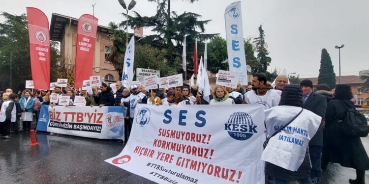 Çapa Tıp Fakültesi önünde protesto