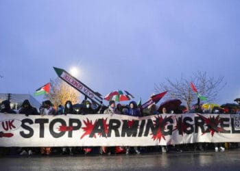 İngiltere ve İskoçya'da silah fabrikalarında blokaj eylemi