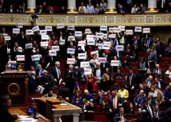 Fransa'da göçmen karşıtı yasa tasarısı