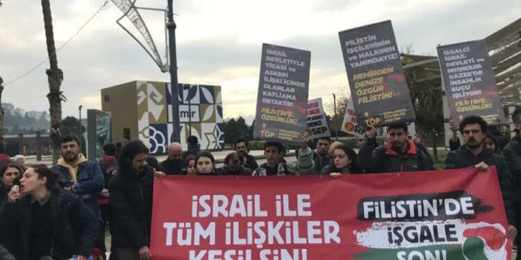 İzmir'de Filistin'e destek eylemine polis saldırdı