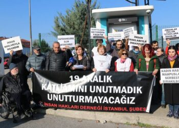 İHD ve TDİ 19 Aralık Katliamının yıl dönümünde Ümraniye Hapishanesi önünde açıklama yaptı