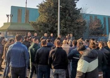 Tezcan Galvaniz fabrikasında işçiler iş bıraktı