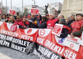 Emeklilerden 3 kentte eylem: "Her geçen gün yoksullaşmamıza neden olan politikalara karşı buradayız”