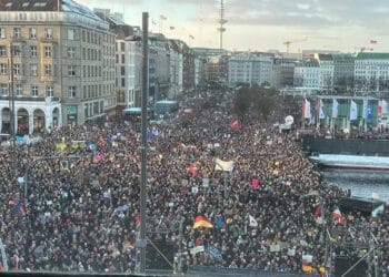 On binler AfD’ye karşı sokağa çıktı: "Hamburg ayağa kalkıyor"