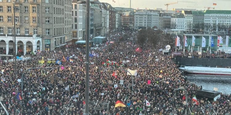 On binler AfD’ye karşı sokağa çıktı: "Hamburg ayağa kalkıyor"