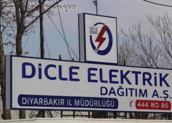 Diyarbakır'da DEDAŞ mahallenin elektriğini kesti