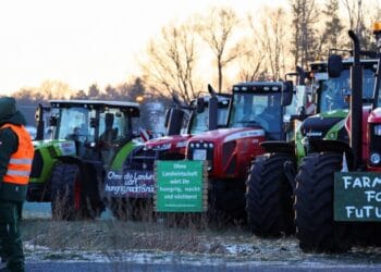 Almanya'da çiftçiler eyleme geçti