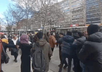 Öğretmenlere polis saldırısı