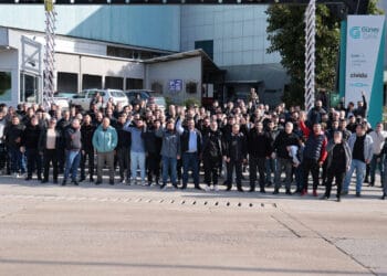 Adana'da maaşlarını alamayan fabrika işçileri eylem yaptı