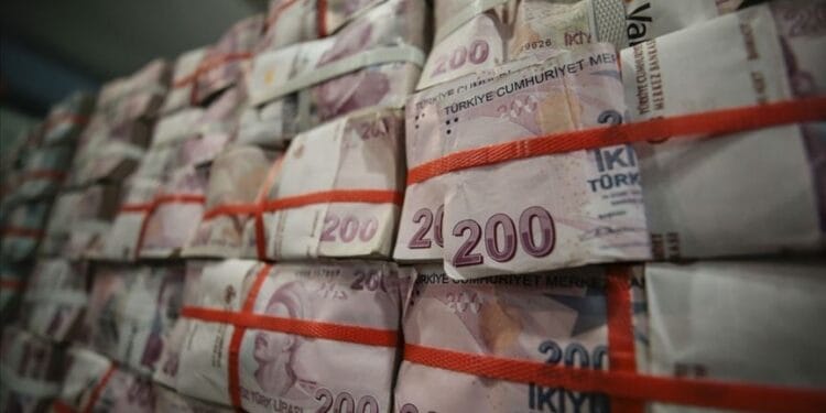 Bütçe 2023'te 1 trilyon 374 milyar lira açık verdi