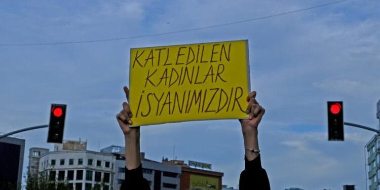 "Katledilen kadınlar isyanımızdır"