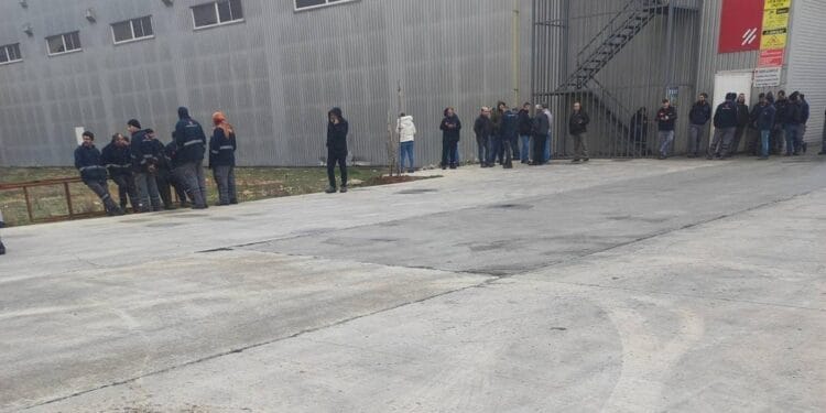 Antep'te Ender Alüminyum işçileri iş bıraktı