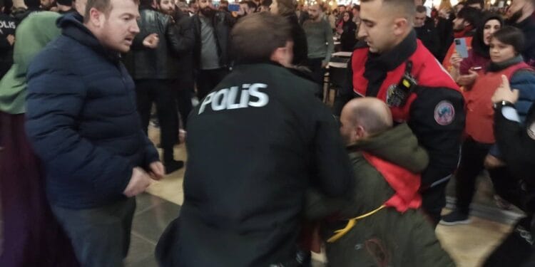 Özak Tekstil işçilerine polis saldırdı