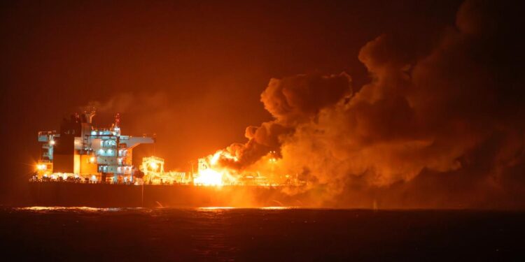 Kızıldeniz'de kriz: Ticaret rotası değişiyor