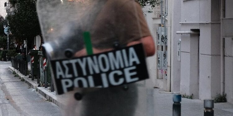 Yunanistan'da bakanlık önünde bombalı saldırı